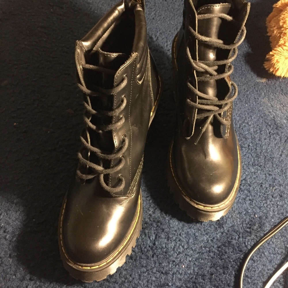 Black heel boots